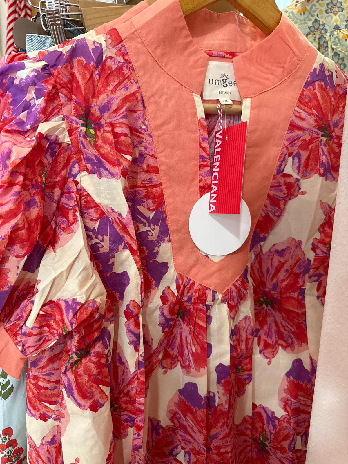 Blusa flores rojas y rosas