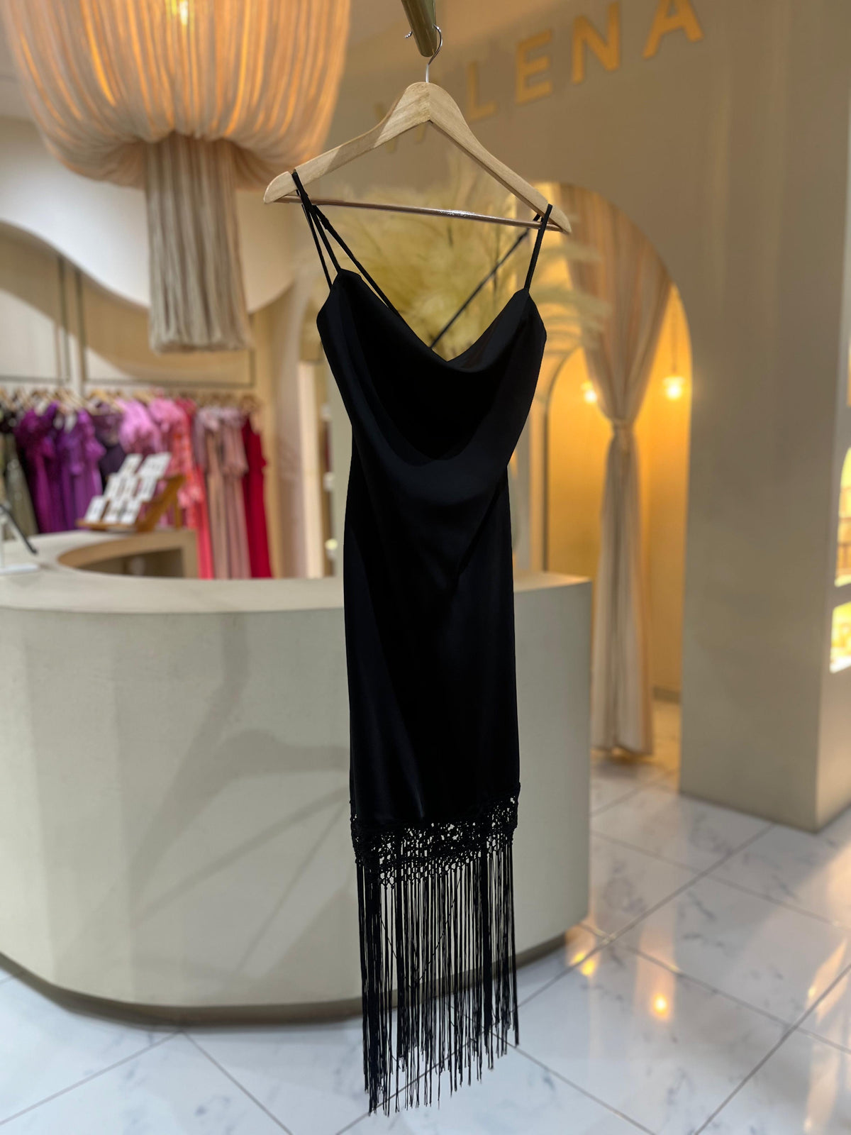 Vestido Negro Barbas