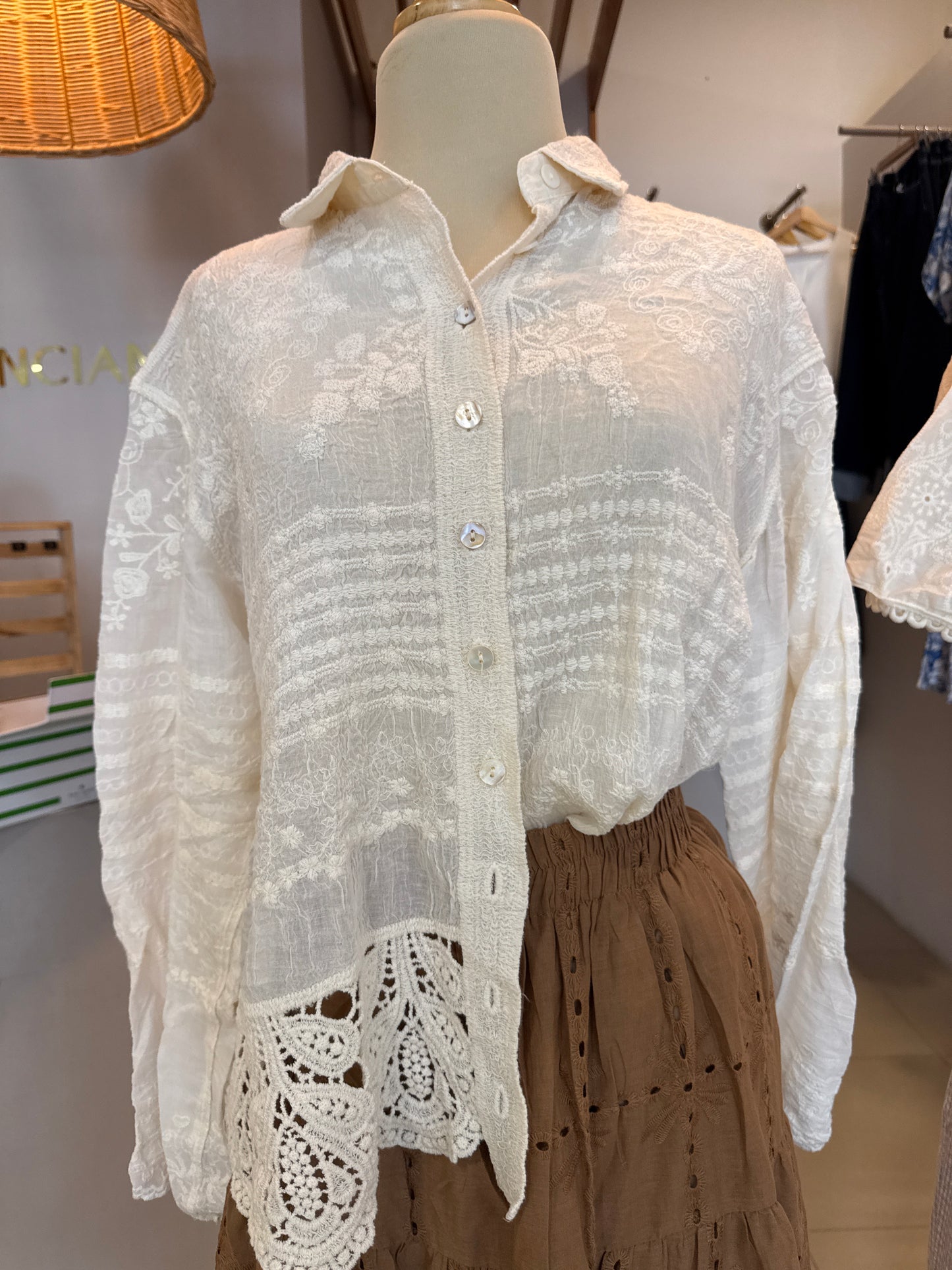 Blusa manga larga tira bordada