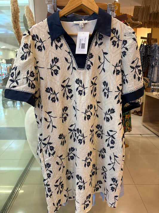 Vestido azul bordado