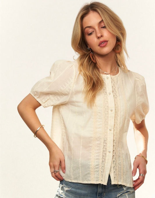 Blusa tira bordada beige manga corta